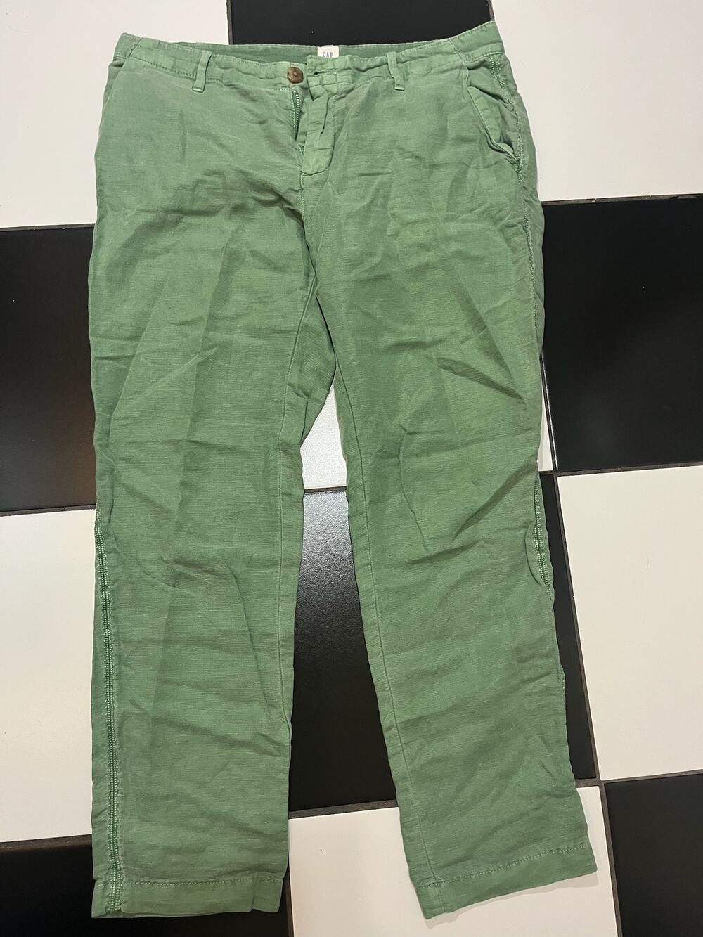 Women's size 6 olive green Gap Girlfriend Chino pants